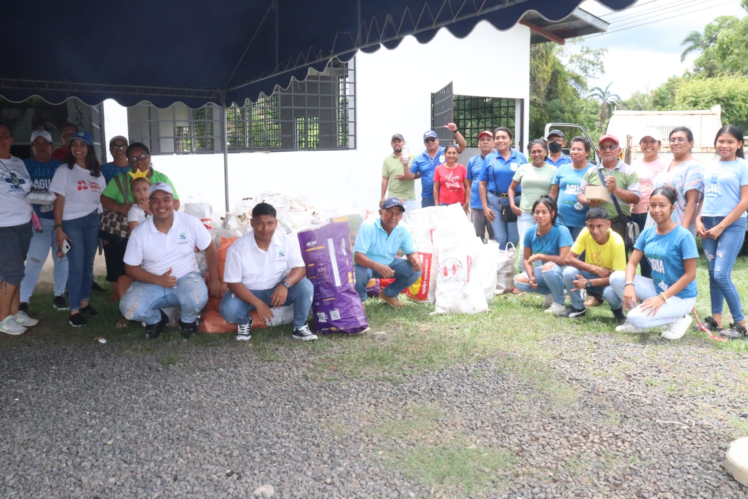 Festival de Vidrio “por un mundo limpio como el vidrio” en el salón cultural de Santa Clara