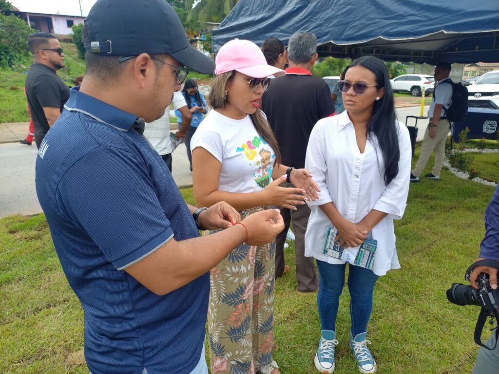 Como parte de un esfuerzo integral por mejorar las condiciones ambientales y recuperar espacios públicos, Aseo Capital, en coordinación con la Alcaldía de Arraiján, llevó a cabo una exitosa jornada de erradicación de punto crítico en el sector de El Chumical, corregimiento de Vista Alegre.