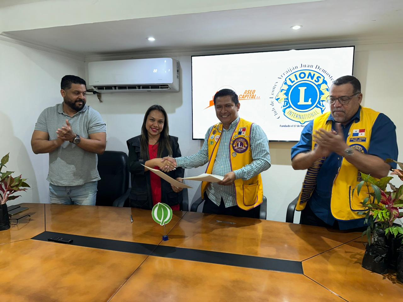 Aseo Capital, S.A. y el Club de Leones de Juan Demóstenes Arosemena firman convenio de colaboración